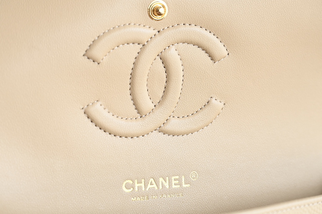 CHANEL New Release 𝟮𝟬𝟮𝟰 Latest Edition 𝙲𝙵 Collection Counter Price 𝟾𝟺  𝚒𝚌 𝙵𝚕𝚊𝚙 𝙼𝚎𝚍𝚒 𝚞𝚖 Medium apricot color caviar cowhide unique grain ~ delicate and durable good quality worth treasuring a bag to carry until old age will not be out of fashion ➿ leather: 𝙷𝚊𝚊 𝚜 Cowhide Caviar Lining: 𝚣𝚙 Inside Sheepskin Accessories: Imported Italian Foam, Bracket Material Hardware: All-steel Gold Buckle with Plum Blossom Screws Dimensions: 𝟷𝟻.𝟻 * 𝟸𝟻𝟻.𝟻*𝟼.𝟻𝟻𝚌𝚖- high-fashion factory