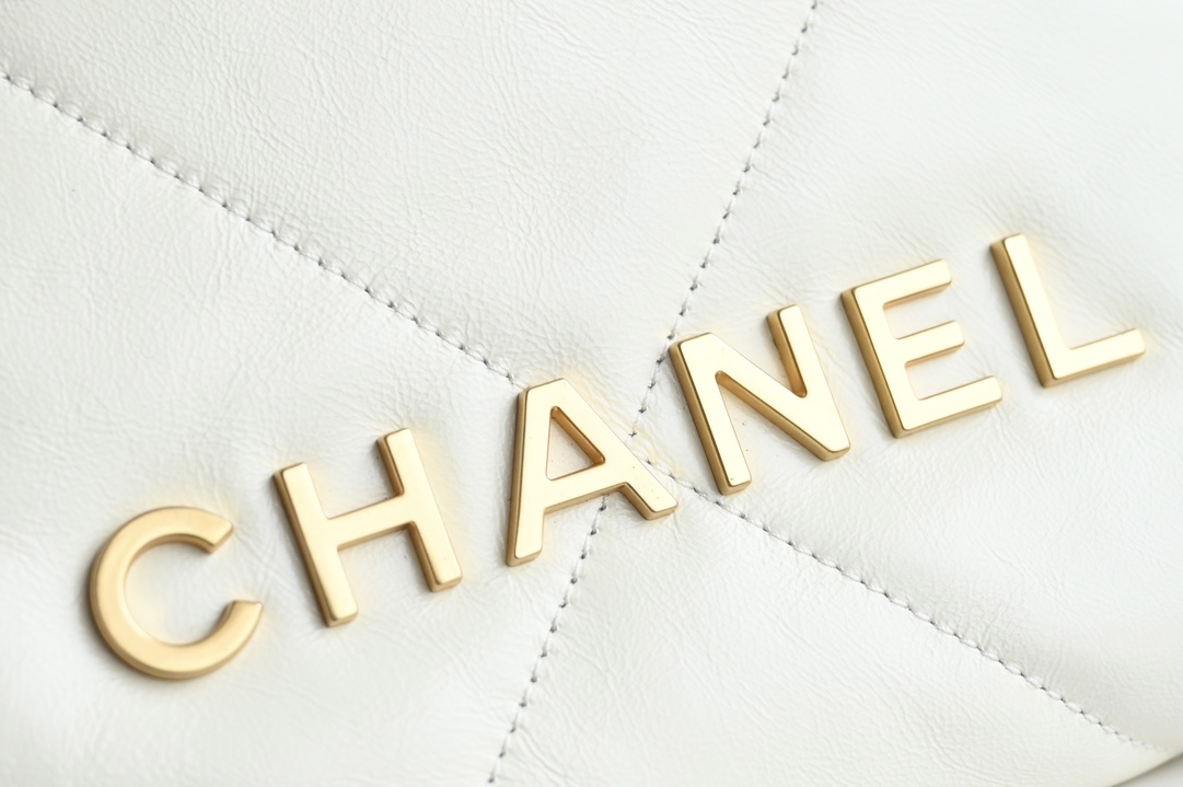 图片[5]-CHANEL  
全新升级版🌿 迷你𝟐𝟐𝐁𝐚𝐠
𝖠𝗇𝗍𝗂𝖻𝖺 𝗓𝗉皮𝖬𝗂𝗇𝗂 𝟤𝟤♥白金
专柜售价𝟦𝟣𝟢𝟢𝟢𝗋𝗆𝖻购入开发〰️

秀场主角𝟤𝟤𝖡𝖺𝗀 𝗆𝗂𝗇𝗂造型感极强 设计风拉满〰️
尺寸小巧却能轻易叱咤秀场必需人手一枚❕

五金：厚镀𝟤𝟦𝗄复古金
皮料：𝖠𝗇𝗍𝗂𝖻𝖺原皮小牛
尺寸：𝟣𝟫*𝟤𝟢*𝟨 𝖼𝗆-高仿包包