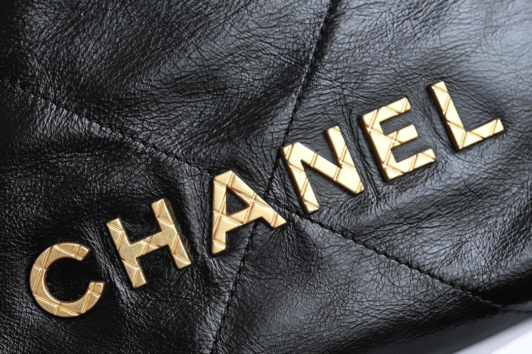 图片[6]-CHANEL  
全新现货珍珠链𝗺𝗶𝗻𝗶𝟮𝟮𝗕𝗮𝗴
火爆珍珠链条𝖬𝗂𝗇𝗂 𝟤𝟤𝖡𝖺𝗀♥黑色𝖢-𝟢𝟪𝟣
独家意大利渠道皮真品原材料～
专柜售价𝟦𝟢𝟨𝟢𝟢𝗋𝗆𝖻(目前市场溢价极高）

今年𝟤𝟥𝗌秀场主角珍珠𝗆𝗂𝗇𝗂𝟤𝟤𝖻𝖺𝗀黑金𝖩𝖾𝗇𝗇𝗂𝖾同款没有理由不入手！
珍珠 菱格 黑裂 砂金这几个元素加在一起简直太爱了！
这款包还没等上市就已经火爆全网
出彩的设计直接封神！
容量很美好优雅时髦的造型超乎想象🖤

五金：厚镀𝟤𝟦𝖪复古金/人造珍珠链
皮料：开料部𝗓𝗉褶皱亮面小牛皮
尺寸：𝟣𝟫*𝟤𝟢*𝟨 𝖼𝗆-高仿包包