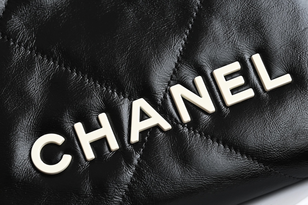 图片[6]-CHANEL  
全新升级版🌿 迷你𝟐𝟐𝐁𝐚𝐠
𝖠𝗇𝗍𝗂𝖻𝖺 𝗓𝗉皮𝖬𝗂𝗇𝗂 𝟤𝟤♥黑金/白字母
专柜售价𝟦𝟣𝟢𝟢𝟢𝗋𝗆𝖻购入开发〰️

秀场主角𝟤𝟤𝖡𝖺𝗀 𝗆𝗂𝗇𝗂造型感极强 设计风拉满〰️
尺寸小巧却能轻易叱咤秀场必需人手一枚❕

五金：厚镀𝟤𝟦𝗄复古金
皮料：𝖠𝗇𝗍𝗂𝖻𝖺原皮小牛
尺寸：𝟣𝟫*𝟤𝟢*𝟨 𝖼𝗆-高仿包包