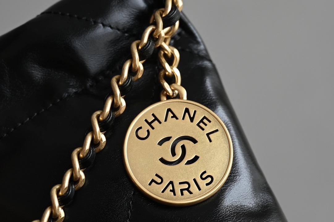 Image [6]-CHANEL New Upgraded 🌿 Mini 𝟐𝟐𝐁𝐚𝐠𝖠𝗇 𝗍𝗂𝖻𝖺 𝗓𝗉pi𝖬𝗂𝗇 𝗂 𝟤𝟤♥ Black Gold Counter Sale 𝟦𝟣𝟢𝟢𝟢𝗋 𝗆𝖻 Purchased developed 〰️ show lead 𝟤𝟤𝖡𝖺𝗀 𝗆 𝗂𝗇𝗂 Strong sense of styling design style pull full 〰️ small size but can easily dominate the show must have a handful of a ❕ Hardware: thick plating 𝟤𝟦 𝗄 Vintage gold leather: 𝖠𝗇𝗍𝗂𝖻𝖺 Original leather calf size: 𝟣𝟫 *𝟤𝟢*𝟨 𝖼𝗆- high quality replica handbags