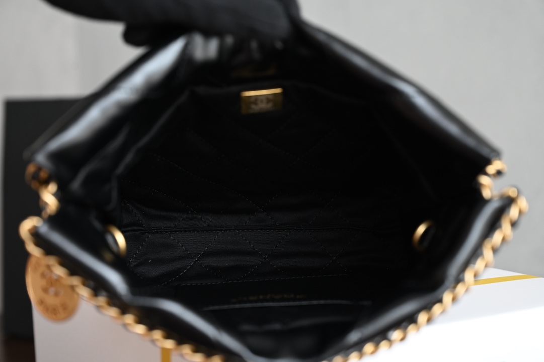 Image [7]-CHANEL New Upgraded 🌿 Mini 𝟐𝟐𝐁𝐚𝐠𝖠𝗇 𝗍𝗂𝖻𝖺 𝗓𝗉pi𝖬𝗂𝗇 𝗂 𝟤𝟤♥ Black Gold Counter Sale 𝟦𝟣𝟢𝟢𝟢𝗋 𝗆𝖻 Purchased developed 〰️ show lead 𝟤𝟤𝖡𝖺𝗀 𝗆 𝗂𝗇𝗂 Strong sense of styling design style pull full 〰️ small size but can easily dominate the show must have a handful of a ❕ Hardware: thick plating 𝟤𝟦 𝗄 Vintage gold leather: 𝖠𝗇𝗍𝗂𝖻𝖺 Original leather calf size: 𝟣𝟫 *𝟤𝟢*𝟨 𝖼𝗆- high quality replica handbags