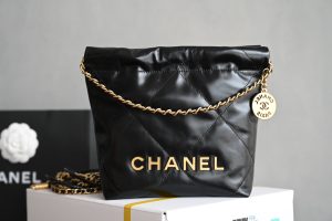 CHANEL  
全新升级版🌿 迷你𝟐𝟐𝐁𝐚𝐠
𝖠𝗇𝗍𝗂𝖻𝖺 𝗓𝗉皮𝖬𝗂𝗇𝗂 𝟤𝟤♥黑金
专柜售价𝟦𝟣𝟢𝟢𝟢𝗋𝗆𝖻购入开发〰️

秀场主角𝟤𝟤𝖡𝖺𝗀 𝗆𝗂𝗇𝗂造型感极强 设计风拉满〰️
尺寸小巧却能轻易叱咤秀场必需人手一枚❕

五金：厚镀𝟤𝟦𝗄复古金
皮料：𝖠𝗇𝗍𝗂𝖻𝖺原皮小牛
尺寸：𝟣𝟫*𝟤𝟢*𝟨 𝖼𝗆-高仿包包