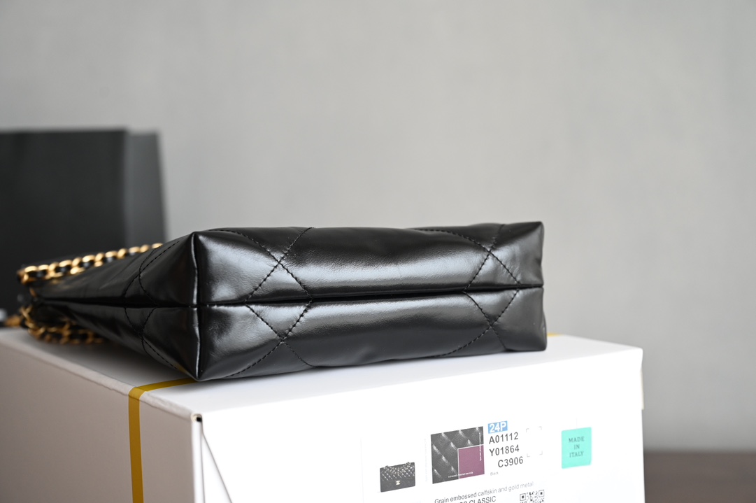 Image [4]-CHANEL New Upgraded 🌿 Mini 𝟐𝟐𝐁𝐚𝐠𝖠𝗇 𝗍𝗂𝖻𝖺 𝗓𝗉pi𝖬𝗂𝗇 𝗂 𝟤𝟤♥ Black Gold Counter Sale 𝟦𝟣𝟢𝟢𝟢𝗋 𝗆𝖻 Purchased developed 〰️ show lead 𝟤𝟤𝖡𝖺𝗀 𝗆 𝗂𝗇𝗂 Strong sense of styling design style pull full 〰️ small size but can easily dominate the show must have a handful of a ❕ Hardware: thick plating 𝟤𝟦 𝗄 Vintage gold leather: 𝖠𝗇𝗍𝗂𝖻𝖺 Original leather calf size: 𝟣𝟫 *𝟤𝟢*𝟨 𝖼𝗆- high quality replica handbags