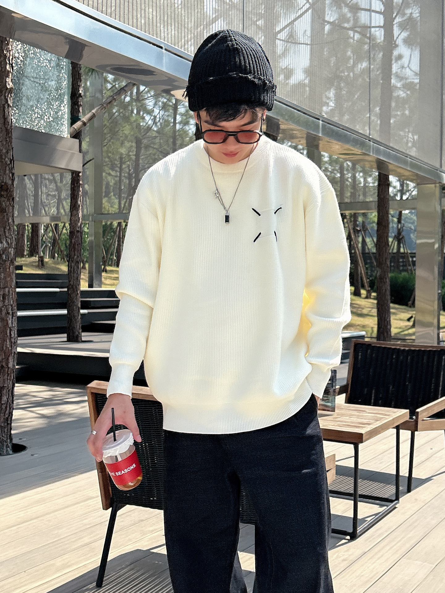 P556💰 Maison Margiela Maison Margiela # sweater series Maison Margiela new men and women with the same models pullover knit round neck sweater Whether it is inside the lap or wear alone are very suitable to wear the Korean warm men texture super soft visible sense of comfort for the boys the simpler the more wearable the more enduring loose fit on the body inclusive 🫧 heat models tee influx of male and female tide Essential single product can be casually dressed pattern presents a three-dimensional effect is very good feel texture are invincible existence High-temperature solid color there is absolutely no problem of color loss color: black white yards: m ~ 3x paragraph No.: 8809