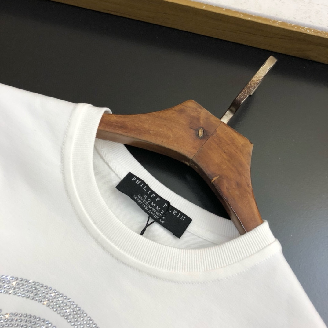 P440 VER Versace 2024 fall and winter new round neck sweater T-shirt chest brand logo heavy-duty design single wear bottoming are very distinctive The use of high grams of 360 grams of imported environmentally friendly cotton, fabric delicate, soft, classic, classical, simple, generous, feel super soft and delicate wear skin-friendly and comfortable High-end boutique factories fine workmanship on the very men's must-have single product Three complete sizes: M ~ 5XL 178 140 pounds to wear L maximum wear 230 pounds-high imitation factory