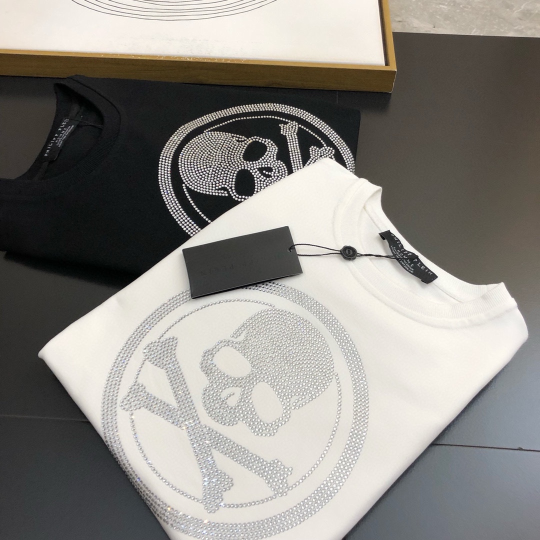 P440 VER Versace 2024 fall and winter new round neck sweater T-shirt chest brand logo heavy-duty design single wear bottoming are very distinctive The use of high grams of 360 grams of imported environmentally friendly cotton, fabric delicate, soft, classic, classical, simple, generous, feel super soft and delicate wear skin-friendly and comfortable High-end boutique factories fine workmanship on the very men's must-have single product Three complete sizes: M ~ 5XL 178 140 pounds to wear L maximum wear 230 pounds-high imitation factory