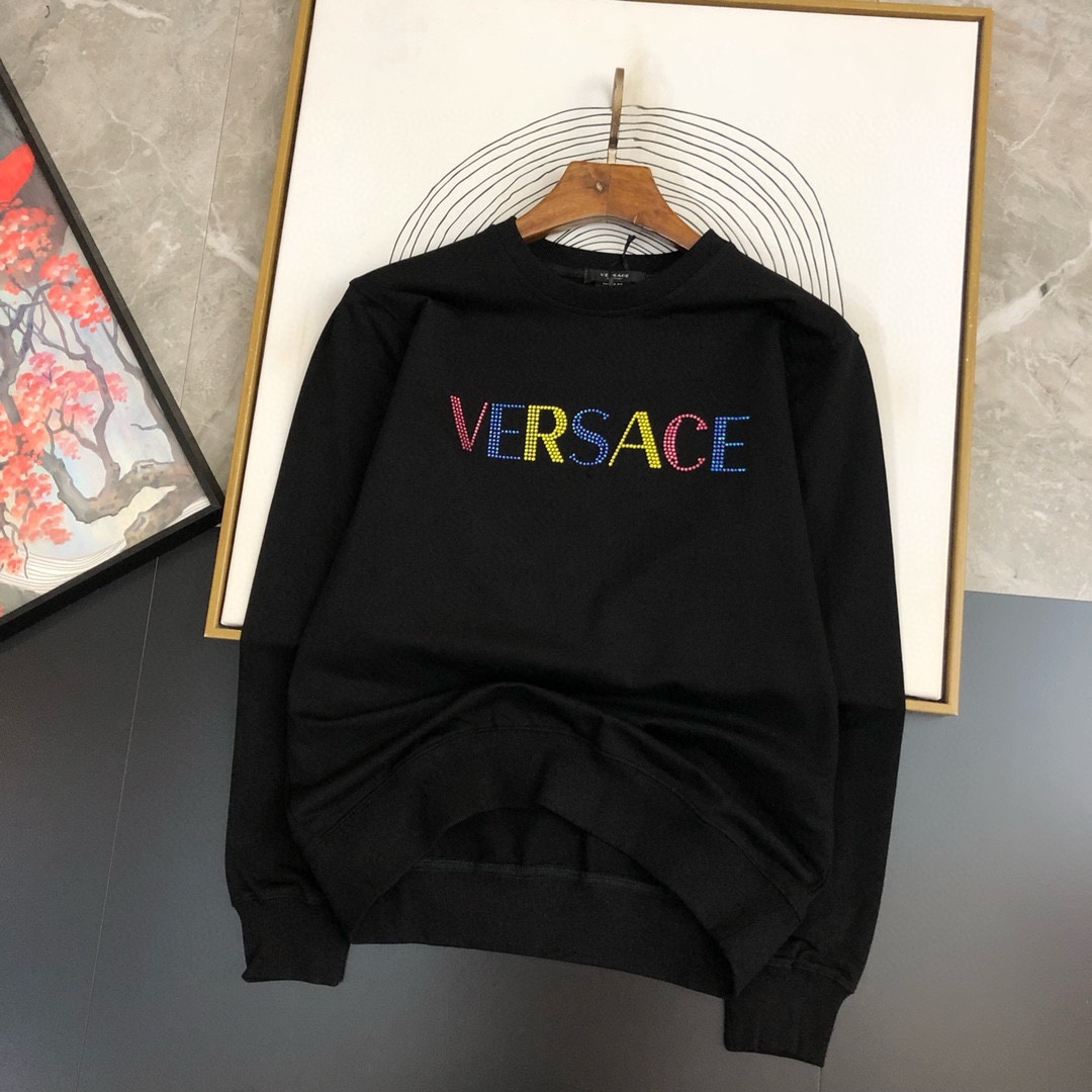 图片[2]-P440 VER范思哲  2024秋冬新款圆领卫衣T恤 胸前品牌logo重工设计 单穿打底都非常特色 采用高克重360克进口环保棉、布面细腻、柔软、经典之作、古典、简单、大方、手感超柔软细腻 穿着亲肤舒适 高端精品 代工厂精细做工 上身非常赞 男士必备单品 三标齐全
尺码：M~5XL  178 140斤穿L 最大穿230斤-高仿包包