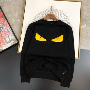 P440 FENDI芬迪  2024秋冬新款圆领卫衣T恤 胸前品牌logo重工设计 单穿打底都非常特色 采用高克重360克进口环保棉、布面细腻、柔软、经典之作、古典、简单、大方、手感超柔软细腻 穿着亲肤舒适 高端精品 代工厂精细做工 上身非常赞 男士必备单品 三标齐全
尺码：M~5XL  178 140斤穿L 最大穿230斤-高仿包包