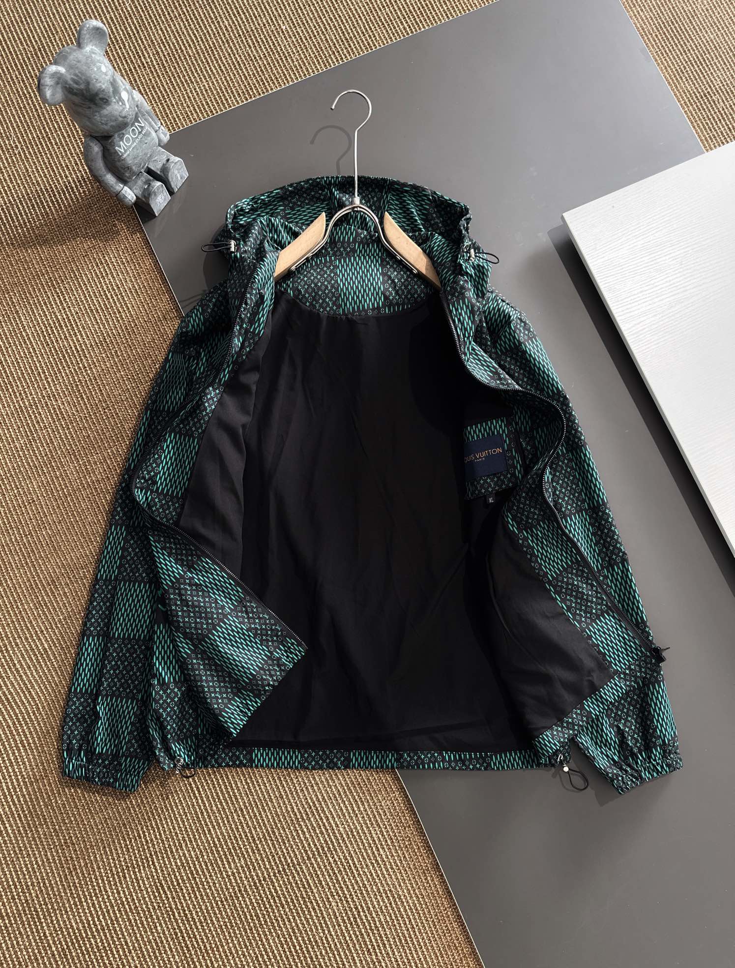 Picture [3]-P480 LV 2024 fall and winter new listing guest fabrics fashion trench coat jacket coat European upper body more casual generous counter original hardware luxury custom accessories new! Luxury brand qualities logo embellishment design original accessories luxury ultimate! Soft and comfortable on the body explosion handsome! Suitable for any scene! Size: M-XXXL (178 140 pounds L Slim maximum wear 190 pounds)-high-fashion bags