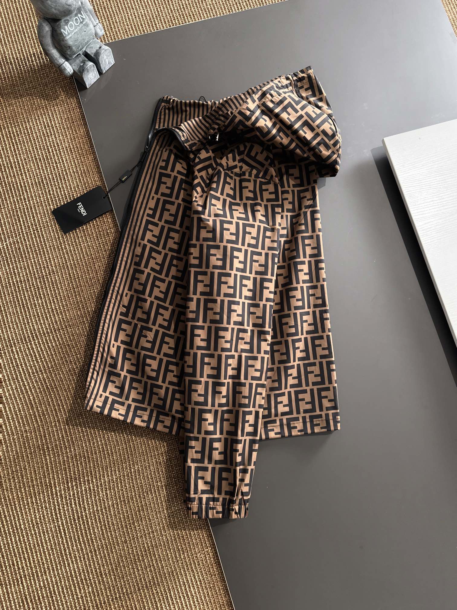 Picture [2]-P480 FENDI Fendi 2024 fall and winter new listing guest fabrics fashion trench coat jacket coat European upper body more casual generous counter original hardware luxury custom accessories new! Luxury brand qualities logo embellishment design original accessories luxury extreme! Soft and comfortable on the body explosion handsome! Suitable for any scene! Size: M-XXXL (178 140 pounds L Slim maximum wear 190 pounds)-high-fashion bags