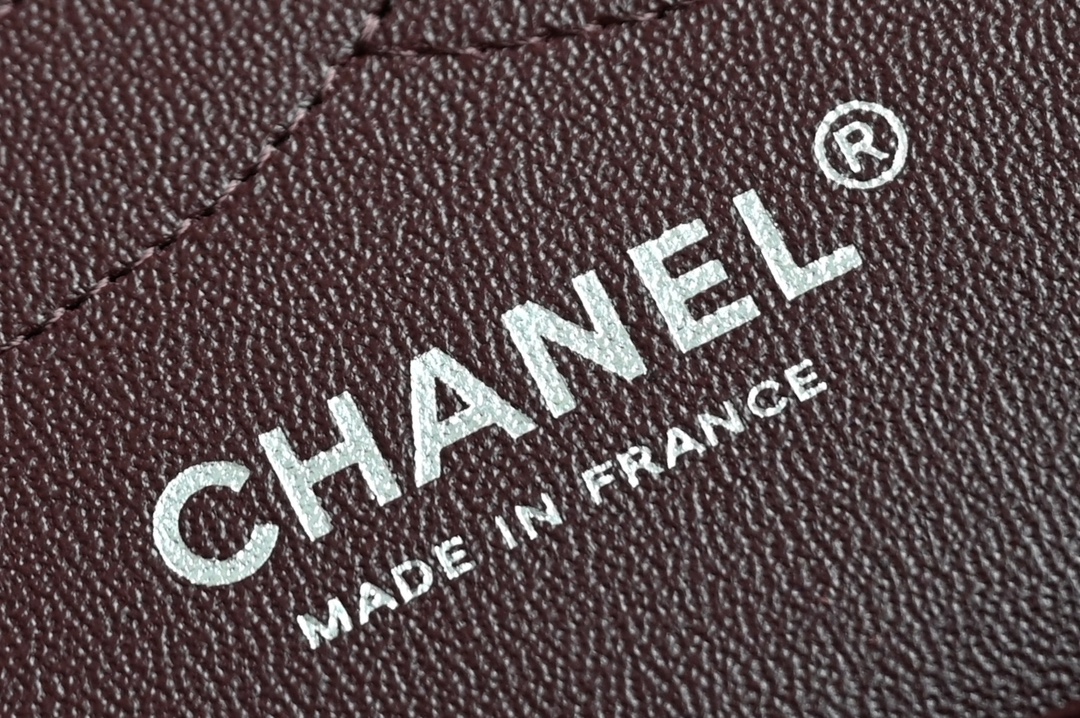 Picture [9]-CHANEL new upgraded version 𝐂𝐟 Series Classic Flap Jumbo30 big bag of handsome and CF sexy elegant combination ✔ when you find Jumbo can also be used as a stray bag back ❤ can not wait to go out the back of the classic evolved into a fashionable big bag do not get into the hands of the will certainly regret! 😌😌Leather: black original Haas ball pattern caviar cowhide Hardware: all-steel white lat silver buckle Size: 19.5*30*10cm-High-fashion bags