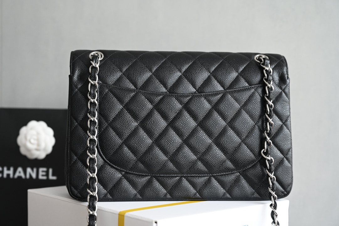Picture [2]-CHANEL new upgraded version 𝐂𝐟 Series Classic Flap Jumbo30 big bag of handsome and CF sexy elegant combination ✔ when you find Jumbo can also be used as a stray bag back ❤ can not wait to go out the back of the classic evolved into a fashionable big bag do not get into the hands of the will certainly regret! 😌😌Leather: black original Haas ball pattern caviar cowhide Hardware: all-steel white lat silver buckle Size: 19.5 * 30 * 10cm-High-fashion bags