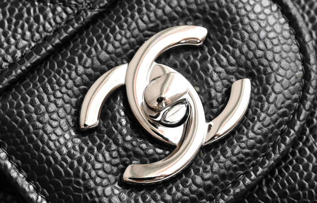 Picture [6]-CHANEL new upgraded version 𝐂𝐟 Series Classic Flap Jumbo30 big bag of handsome and CF sexy elegant combination ✔ when you find Jumbo can also be used as a stray bag back ❤ can not wait to go out the back of the classic evolved into a fashionable big bag do not get into the hands of the will certainly regret! 😌😌Leather: black original Haas ball pattern caviar cowhide Hardware: all-steel white lat silver buckle Size: 19.5*30*10cm-High-fashion bags