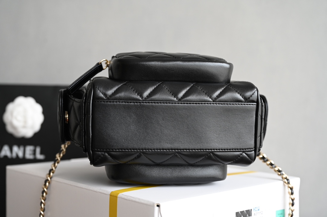 Picture [3]-CHANEL 𝟐𝟒𝐊 Camera bag small counter price 𝟦𝟦𝟦𝟧𝟢𝟢𝟢 𝗋𝗆𝖻 Purchase development 〰️ leather surface is waxed texture lambskin material feel delicate and soft fleshy after a special process of treatment of the leather surface is more wear-resistant and resistant to fabrication of the leather surface is transparent and delicate! Vintage chic without the need for effort with the easy to create a casual sense of relaxation Hardware: 24K light gold plating Leather: glossy wrinkled lambskin Size: 𝟣𝟥* 𝟤𝟥* 𝟣𝟧 𝖼𝗆- high quality replica handbags