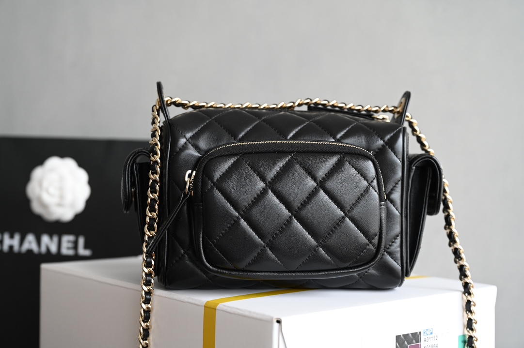 Picture [2]-CHANEL 𝟐𝟒𝐊 Camera bag small counter price 𝟦𝟦𝟧𝟢𝟢𝟢 𝗋𝗆𝖻 Purchase development 〰️ leather surface is waxed texture lambskin material feel delicate and soft fleshy after a special process of treatment of the leather surface is more wear-resistant and resistant to fabrication of the leather surface is transparent and delicate! Vintage chic without the need for effort with the easy to create a casual sense of relaxation Hardware: 24K light gold plating Leather: glossy wrinkled lambskin Size: 𝟣𝟥* 𝟤𝟥* 𝟣𝟧 𝖼𝗆- high quality replica handbags