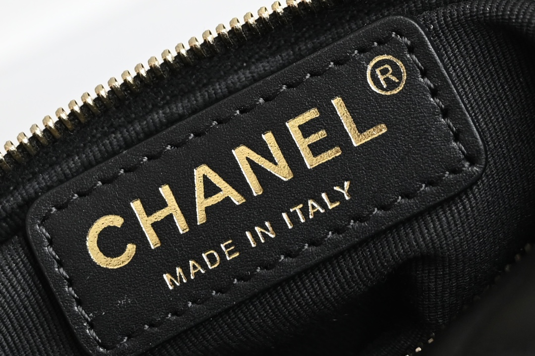 Picture [8]-CHANEL 𝟐𝟒𝐊 Camera bag small counter price 𝟦𝟦𝟦𝟧𝟢𝟢𝟢 𝗋𝗆𝖻 Purchase development 〰️ leather surface is waxed texture lambskin material feel delicate and soft fleshy after a special process of treatment of the leather surface is more wear-resistant and resistant to fabrication of the leather surface is transparent and delicate! Vintage chic without the need for effort with the easy to create a casual sense of relaxation Hardware: 24K light gold plating Leather: glossy wrinkled lambskin Size: 𝟣𝟥* 𝟤𝟥* 𝟣𝟧 𝖼𝗆- high quality replica bags