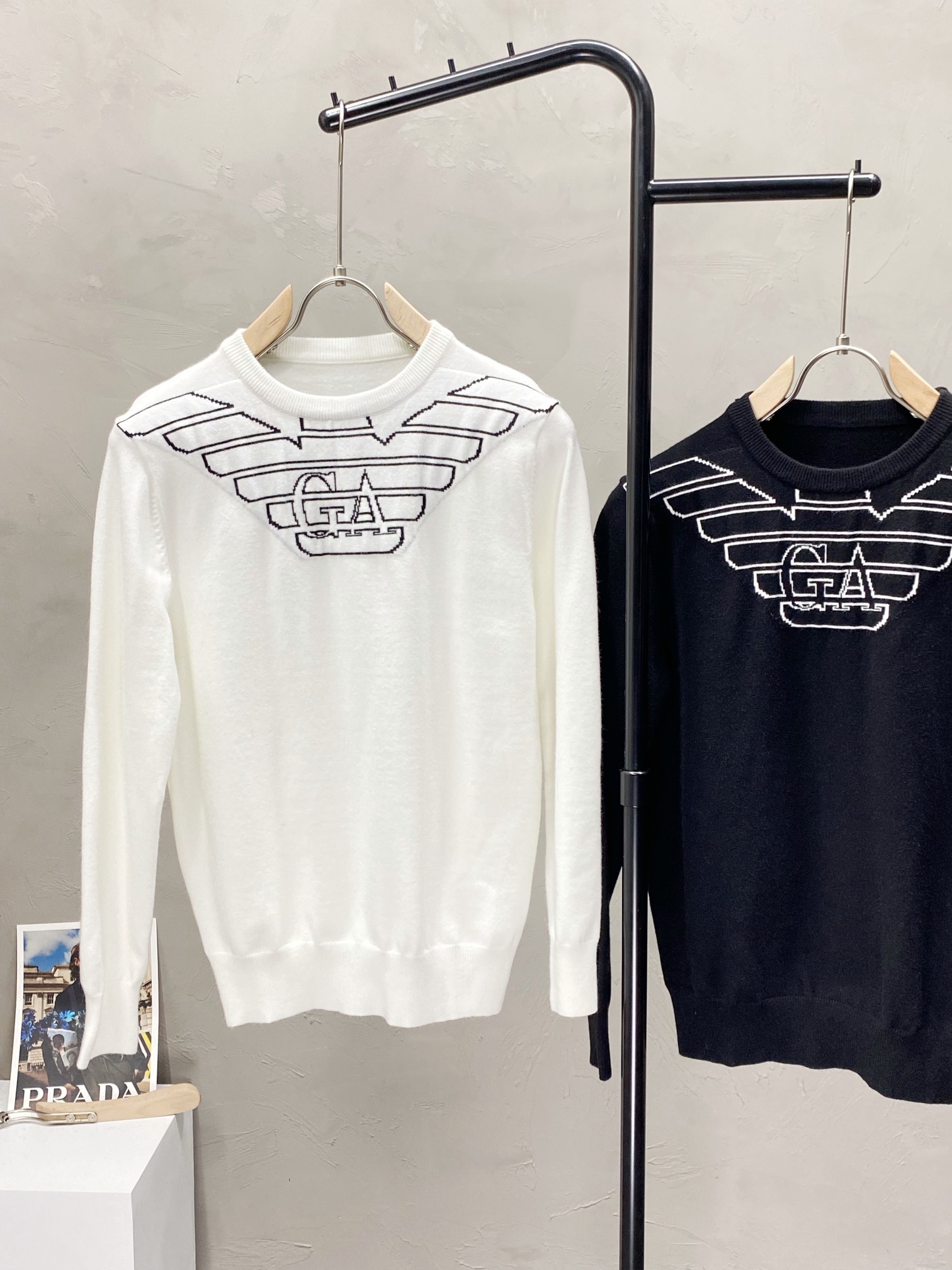 图片[3]-P480 ARMANI阿玛尼💥独家专供最新时尚秋冬毛衣 经典设计感与颜值爆棚的外套品质更是无法挑剔品控可以直接入手不容过错的高端臻品！通过细节图片便可感受到它强悍的气场聚温保暖效果显著完全不用担心会有一点寒意！时尚与功能性兼备整款显得更加的奢华大气！
尺码：M-3XL-高仿包包