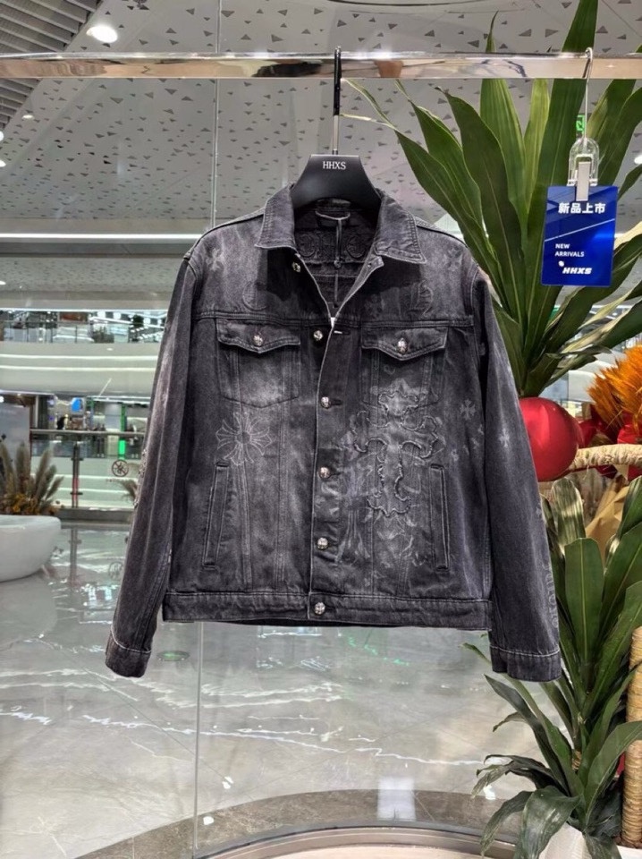 P660 Chrome Hearts克罗心 2024秋冬时装款！专柜复刻版牛仔夹克外套 顶级工艺客供五金高端水洗颜色超正！人手必备的时尚单品！ 进口丹宁布牛仔面料细节用料都非常考究显示了设计师极致的用心制作更像是一件工艺品整体版型很赞高端比入！！尺码： M-XXL（175 145斤L最大穿190斤）-高仿包包