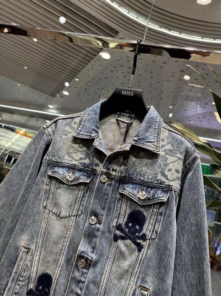 P660 Chrome Hearts Croheart Fall/Winter 2024 Fashion! Counter replica denim jacket jacket Top craftsmanship Guest hardware High-end wash Color is super positive! Manpower must have fashion items! Imported denim denim fabric details with materials are very careful to show the designer's ultimate dedication to the production of more like a work of art, the overall version of the awesome high-end than into! Size: M-XXL (175 145 pounds L maximum wear 190 pounds)