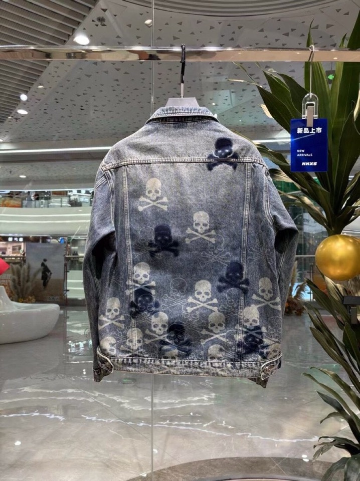 P660 Chrome Hearts Croheart Fall/Winter 2024 Fashion! Counter replica denim jacket jacket Top craftsmanship Guest hardware High-end wash Color is super positive! Manpower must have fashion items! Imported denim denim fabric details with materials are very careful to show the designer's ultimate dedication to the production of more like a work of art, the overall version of the awesome high-end than into! Size: M-XXL (175 145 pounds L maximum wear 190 pounds)