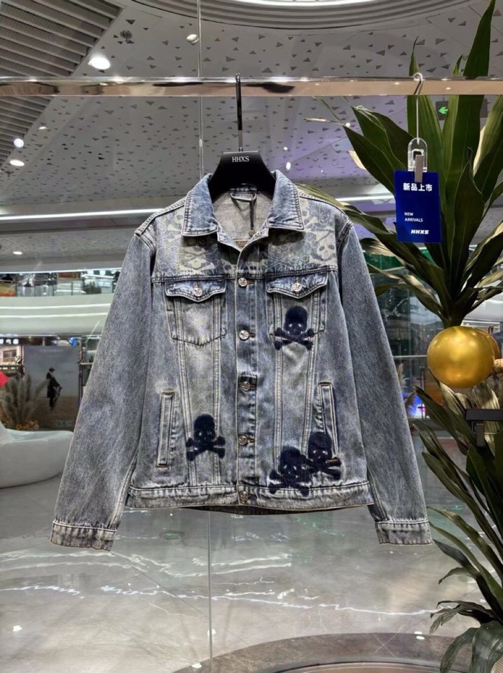P660 Chrome Hearts Croheart Fall/Winter 2024 Fashion! Counter replica denim jacket jacket Top craftsmanship Guest hardware High-end wash Color is super positive! Manpower must have fashion items! Imported denim denim fabric details with materials are very careful to show the designer's ultimate dedication to the production of more like a work of art, the overall version of the awesome high-end than into! Size: M-XXL (175 145 pounds L maximum wear 190 pounds)