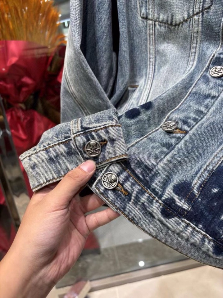 P660 Chrome Hearts Croheart Fall/Winter 2024 Fashion! Counter replica denim jacket jacket Top craftsmanship Guest hardware High-end wash Color is super positive! Manpower must have fashion items! Imported denim denim fabric details with materials are very careful to show the designer's ultimate dedication to the production of more like a work of art, the overall version of the awesome high-end than into! Size: M-XXL (175 145 pounds L maximum wear 190 pounds)
