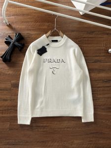 P600 Prada Prada 2024 fall and winter latest collection wool sweater sweater counter 1:1 top reproduction full quality! Thickened paragraph hipster must-have single product! Know the goods of the old iron hurry to start fabric: cashmere 10% wool 60% spandex 30%Size M ~ 3XL 178 145 pounds wear L maximum wear 210 pounds!