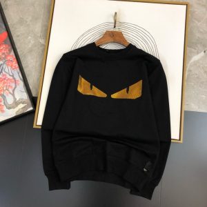 P440 FENDI芬迪  2024秋冬新款圆领卫衣T恤 胸前品牌logo重工设计 单穿打底都非常特色 采用高克重360克进口环保棉、布面细腻、柔软、经典之作、古典、简单、大方、手感超柔软细腻 穿着亲肤舒适 高端精品 代工厂精细做工 上身非常赞 男士必备单品 三标齐全
尺码：M~5XL  178 140斤穿L 最大穿230斤-高仿包包