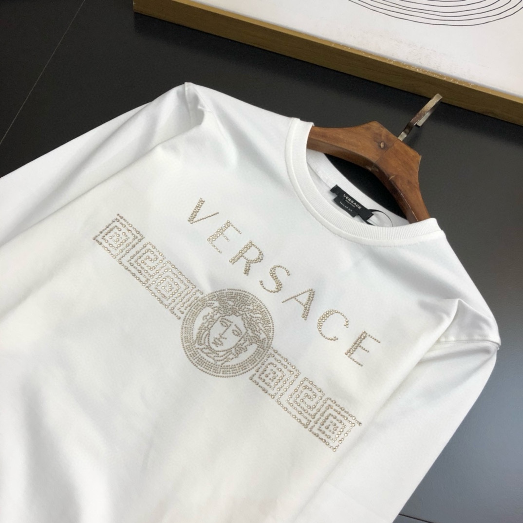 图片[5]-P440 VER范思哲  2024秋冬新款圆领卫衣T恤 胸前品牌logo重工设计 单穿打底都非常特色 采用高克重360克进口环保棉、布面细腻、柔软、经典之作、古典、简单、大方、手感超柔软细腻 穿着亲肤舒适 高端精品 代工厂精细做工 上身非常赞 男士必备单品 三标齐全
尺码：M~5XL  178 140斤穿L 最大穿230斤-高仿包包