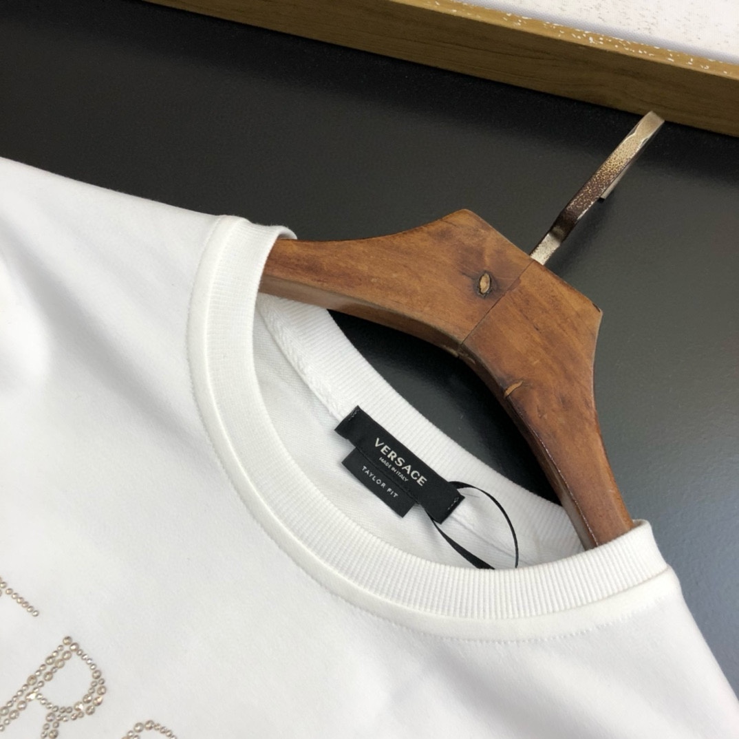 图片[6]-P440 VER范思哲  2024秋冬新款圆领卫衣T恤 胸前品牌logo重工设计 单穿打底都非常特色 采用高克重360克进口环保棉、布面细腻、柔软、经典之作、古典、简单、大方、手感超柔软细腻 穿着亲肤舒适 高端精品 代工厂精细做工 上身非常赞 男士必备单品 三标齐全
尺码：M~5XL  178 140斤穿L 最大穿230斤-高仿包包