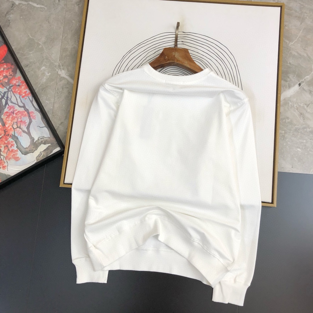 图片[9]-P440 VER范思哲  2024秋冬新款圆领卫衣T恤 胸前品牌logo重工设计 单穿打底都非常特色 采用高克重360克进口环保棉、布面细腻、柔软、经典之作、古典、简单、大方、手感超柔软细腻 穿着亲肤舒适 高端精品 代工厂精细做工 上身非常赞 男士必备单品 三标齐全
尺码：M~5XL  178 140斤穿L 最大穿230斤-高仿包包