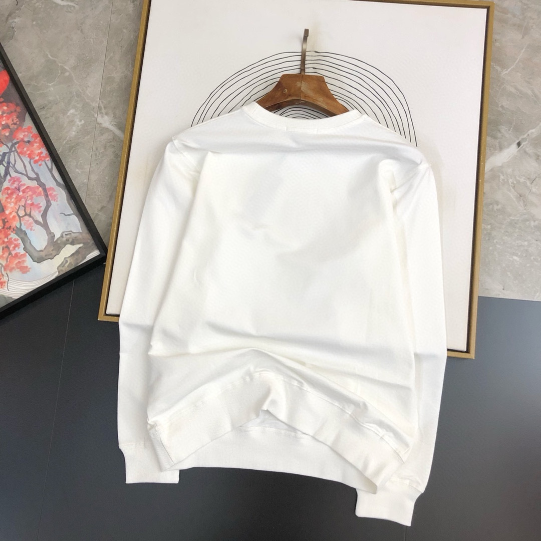 P440 VER Versace 2024 fall and winter new round neck sweater T-shirt chest brand logo heavy-duty design single wear bottoming are very distinctive The use of high grams of 360 grams of imported environmentally friendly cotton, fabric delicate, soft, classic, classical, simple, generous, feel super soft and delicate wear skin-friendly and comfortable High-end boutique factories fine workmanship on the very men's must-have single product Three complete sizes: M ~ 5XL 178 140 pounds to wear L maximum wear 230 pounds-high imitation factory