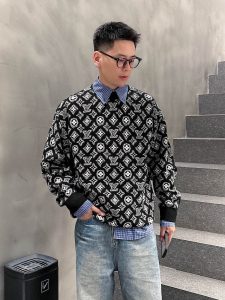 P600 LV 2024秋冬最新系列羊毛衫毛衣 专柜1:1顶级复刻全品相！加厚款潮人必备单品！懂货的老铁赶紧下手面料：羊绒10%羊毛60%氨纶30%
尺码M~3XL 178 145斤穿L 最大穿210斤-高仿包包