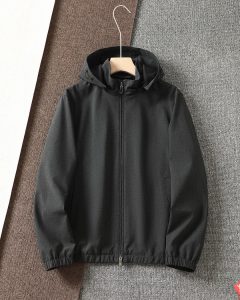 P940 Zegna杰妮亚  轻羊毛夹克外套TR-羊毛混纺 意大利面料 紧致细腻的面料 可脱卸细节 无与伦比的品质 秋冬季的优选
两色发售：灰色 蓝色
码数：M L XL 2XL 3XL-高仿包包