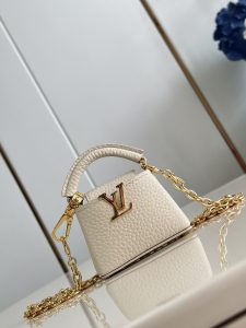  M48865 Super mini Chain Bag M02132 This adorable Micro Bag Capucines is a miniature reinterpretation of the legendary Louis Vuitton handbag design in richly textured cowhide leather with a gold metal LV logo clasp embellished with luxurious logo detailing and a convenient Monogram floral clasp that echoes the design. Ideal for carrying headphones or other small items, it can also be used as a shoulder bag.