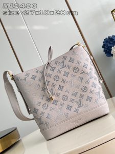  M12496 Pink and purple silkscreen This Flore bag from the Flight Mode collection features a new gradient design that echoes the prints of the Degradé ready-to-wear collection. Classic cut-outs in the leather provide a crisp, perforated Monogram pattern that complements the elegant hues of the lining, and the dazzling metalwork adds a touch of glamour. Adjustable shoulder straps allow for versatile carrying options27 x 10 x 28 cm (H x W x D) length)