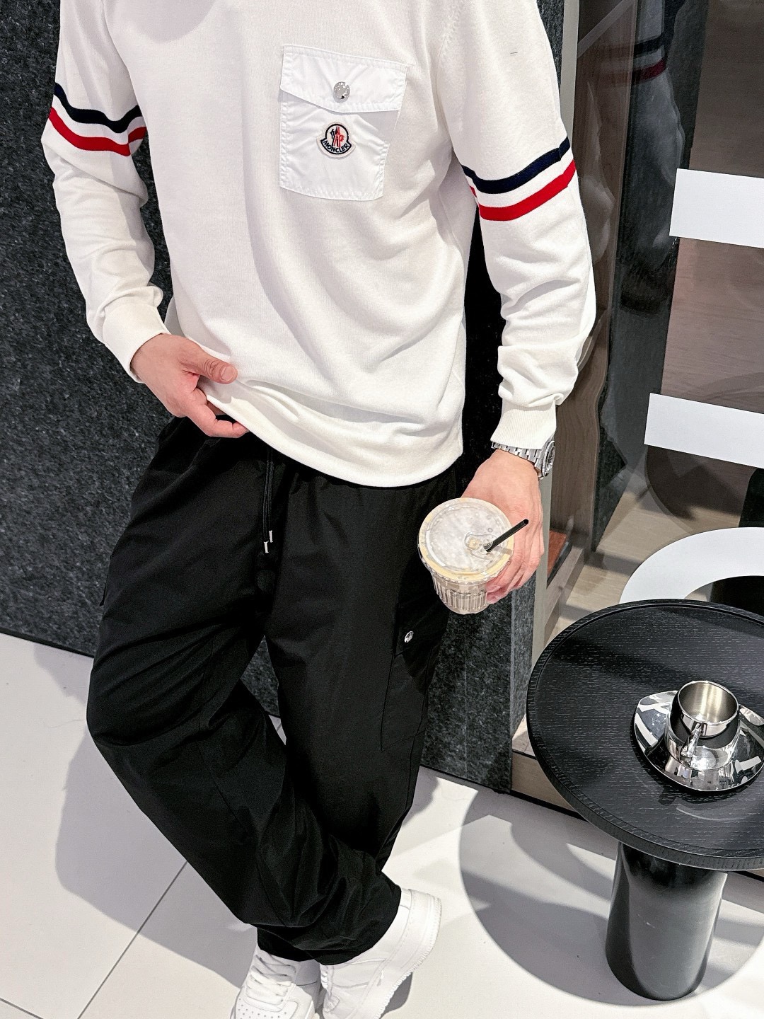 P500 Moncler Moncler 2024 new round neck knitted sweater cabinet the latest models guest for the merino wool ➕ cashmere blend fabric knitting techniques technology so that the density of extremely detailed casting the feel of solid delicate soft fabric texture has a great extent comparable to the noble cashmere classic versatile models of the classic brand elements recognizable high; round neck design suitable for all kinds of wear color black white yards M-3XL 178 140 pounds to wear L Max wear 190 pounds - high imitation factory