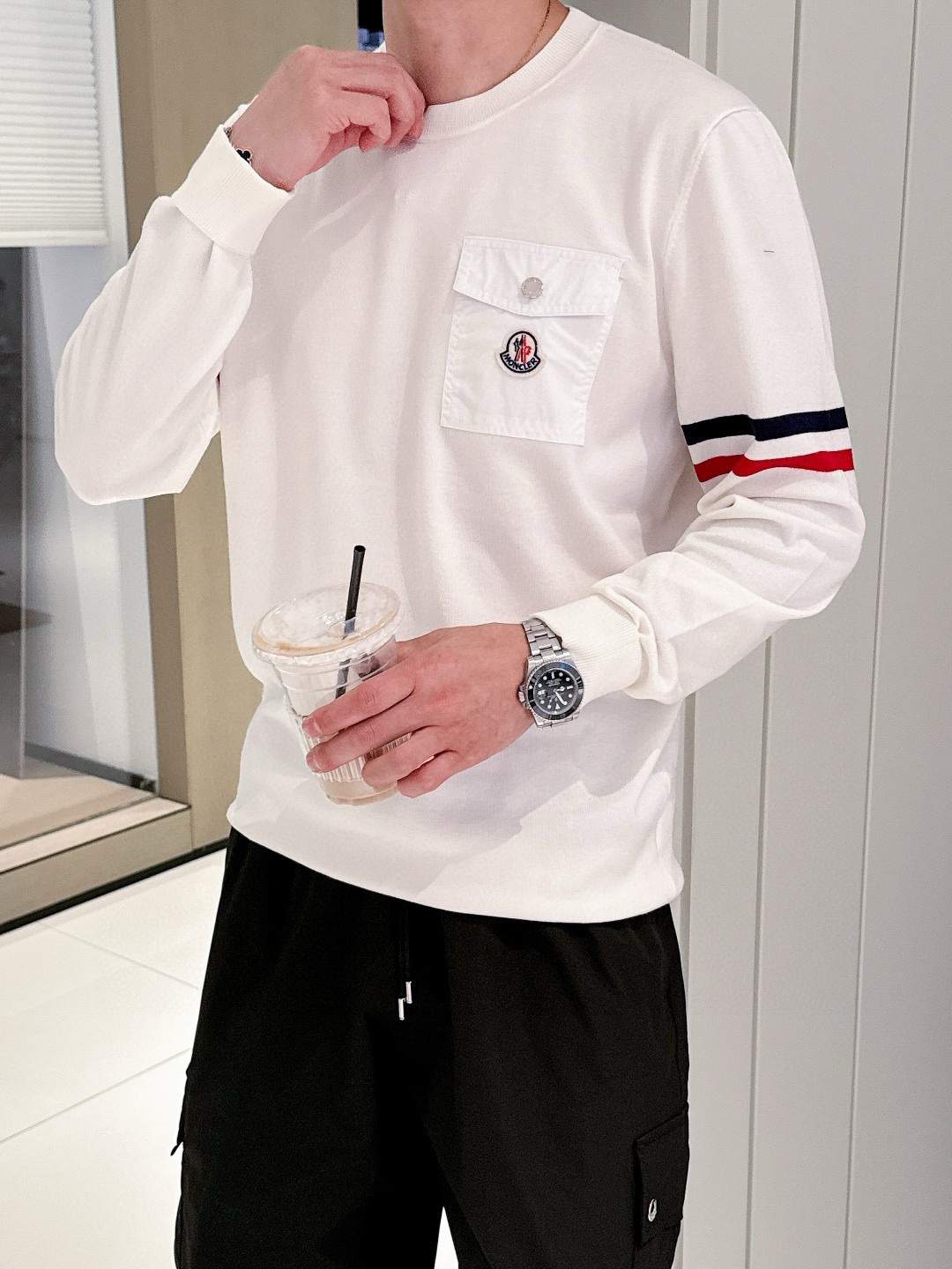 P500 Moncler Moncler 2024 new round neck knitted sweater cabinet the latest models guest for the merino wool ➕ cashmere blend fabric knitting techniques technology so that the density of extremely detailed casting the feel of solid delicate soft fabric texture has a great extent comparable to the noble cashmere classic versatile models of the classic brand elements recognizable high; round neck design suitable for all kinds of wear color black white yards M-3XL 178 140 pounds to wear L Max wear 190 pounds - high imitation factory