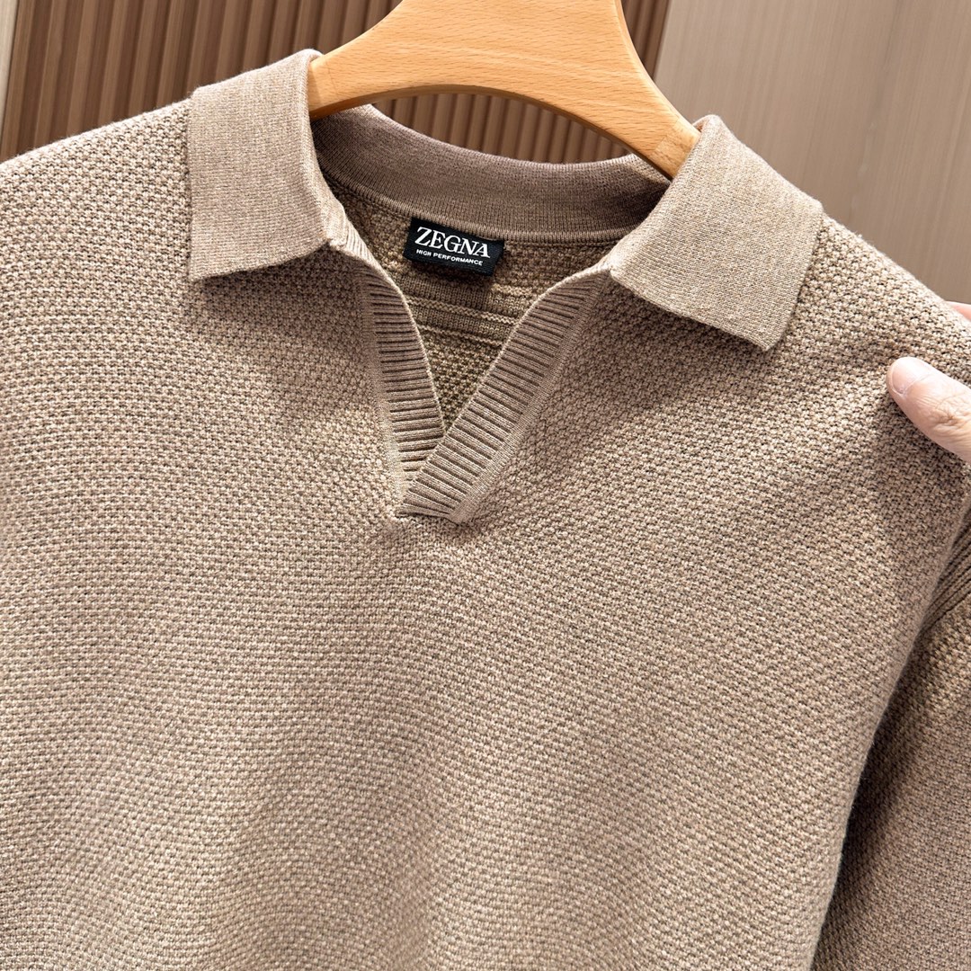 图片[3]-P600  Ermenegildo Zegna 杰尼亚2024秋冬官网同步剪刀V字领毛衣长袖面料超级柔软细腻采用进口机织立体蜂巢网眼面料羊毛➕山羊绒气场十足剪裁非常到位上身优雅而干练美利落不拖沓车工走线均匀流畅没有任何可挑剔之处完美到了极点优雅大气又不失干练!
🔴码数:48-50-52-54
🔴颜色:白色-浅兰色-深卡色-灰褐色-高仿包包