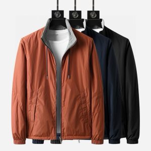 P800 Zegna杰妮亚 买一件当两件 双面穿薄棉服 ZZ新款棉服外套 经典静色立领搭配 让这款小立领显得是如此简约又不失时尚 这款棉服外套不单单只是款式和细节运用不错 面料的选取也是十分讲究 采用意大利进口的30 D梭织面料 含有锦纶、氨纶、天丝和铜氨丝成分的面料 舒适透气 又有铜氨丝和天丝特有的质感 就是立体不失清爽 格外舒服 黑色 橘色 宝蓝 尺码：48-56-高仿包包