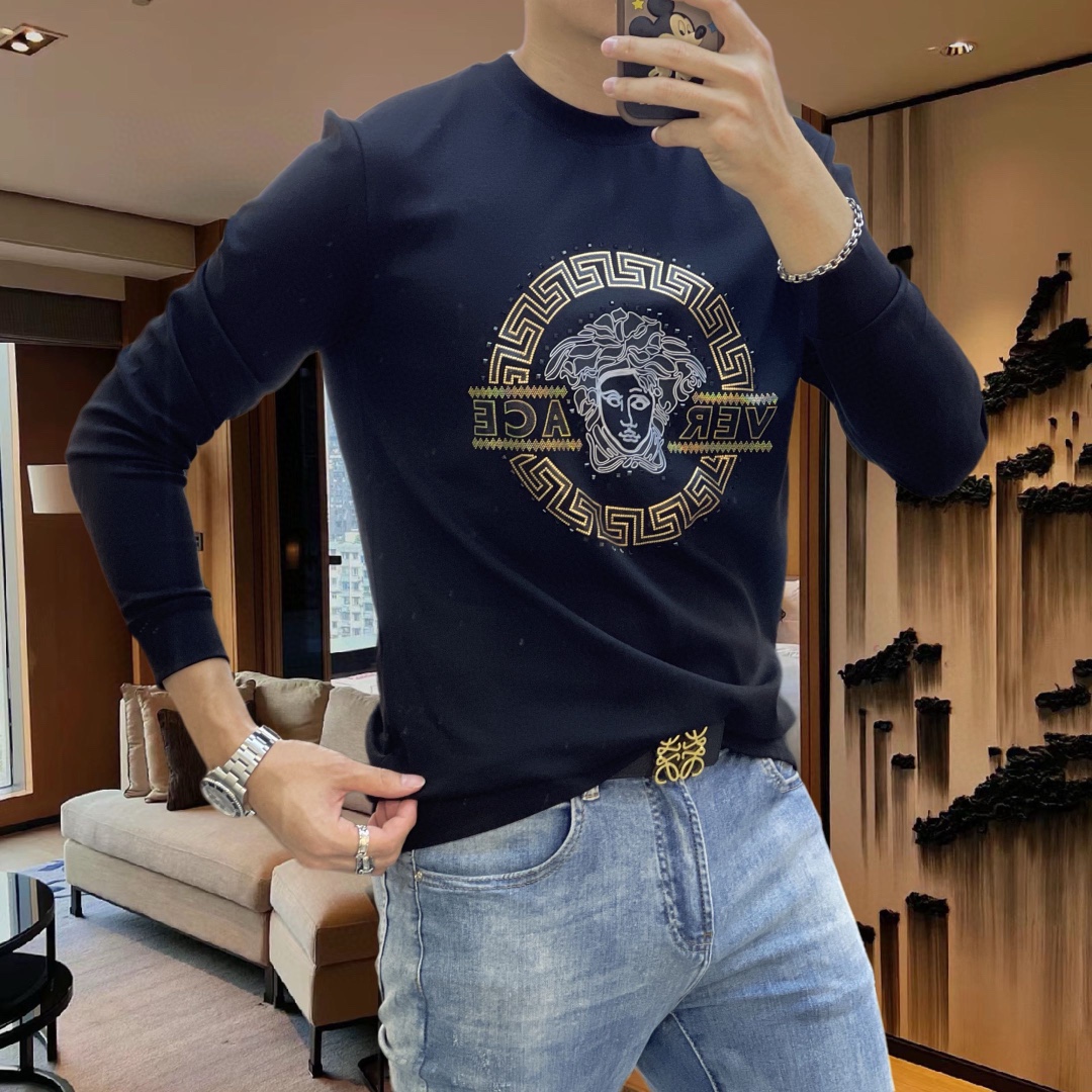 图片[5]-P420 VER范思哲 2024早秋GW同步卫衣T恤！延续经典！全品相订单款！胸前重工艺logo设计高端订制精棉面料从版型到设计都很有时代的新潮感不管版型还是设计足够有细节！微阔版型领口微微贴合颈部好版型好面料！高密度精棉材质 上身舒适亲肤保暖有型！码数M-4XL（178 140斤L 最大200斤）-高仿包包