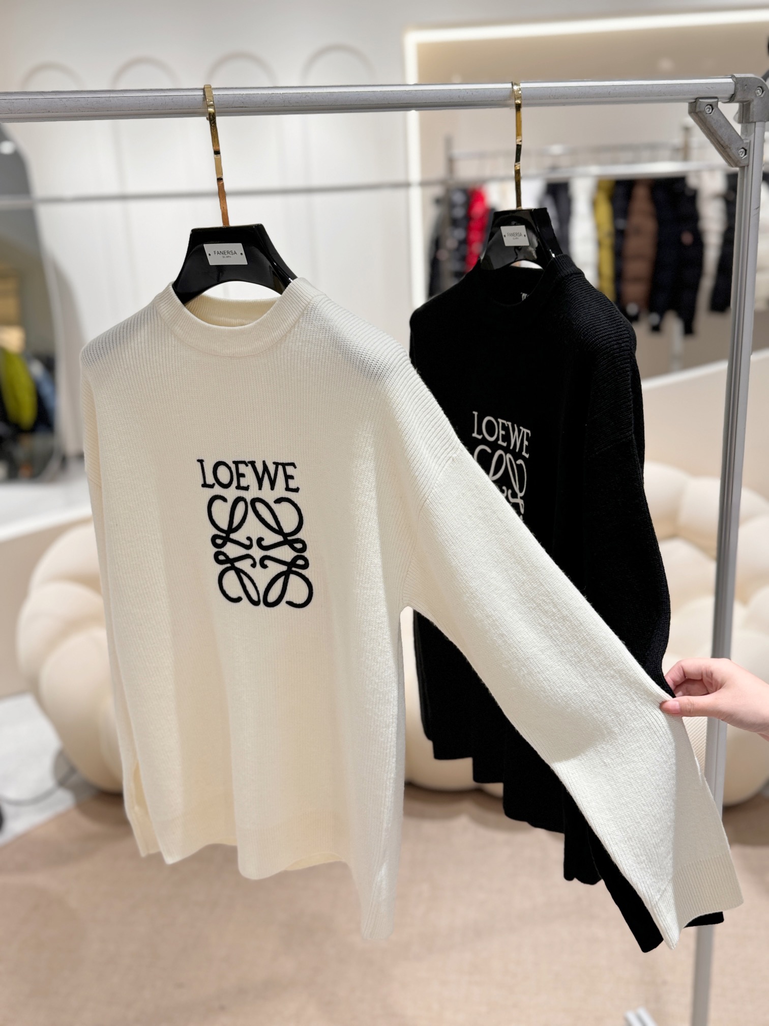 图片[4]-p620 LOEWE²⁰²⁴毛衣 2024秋冬最新系列原⌚️对⌚️SIZE：M-3XL-高仿包包