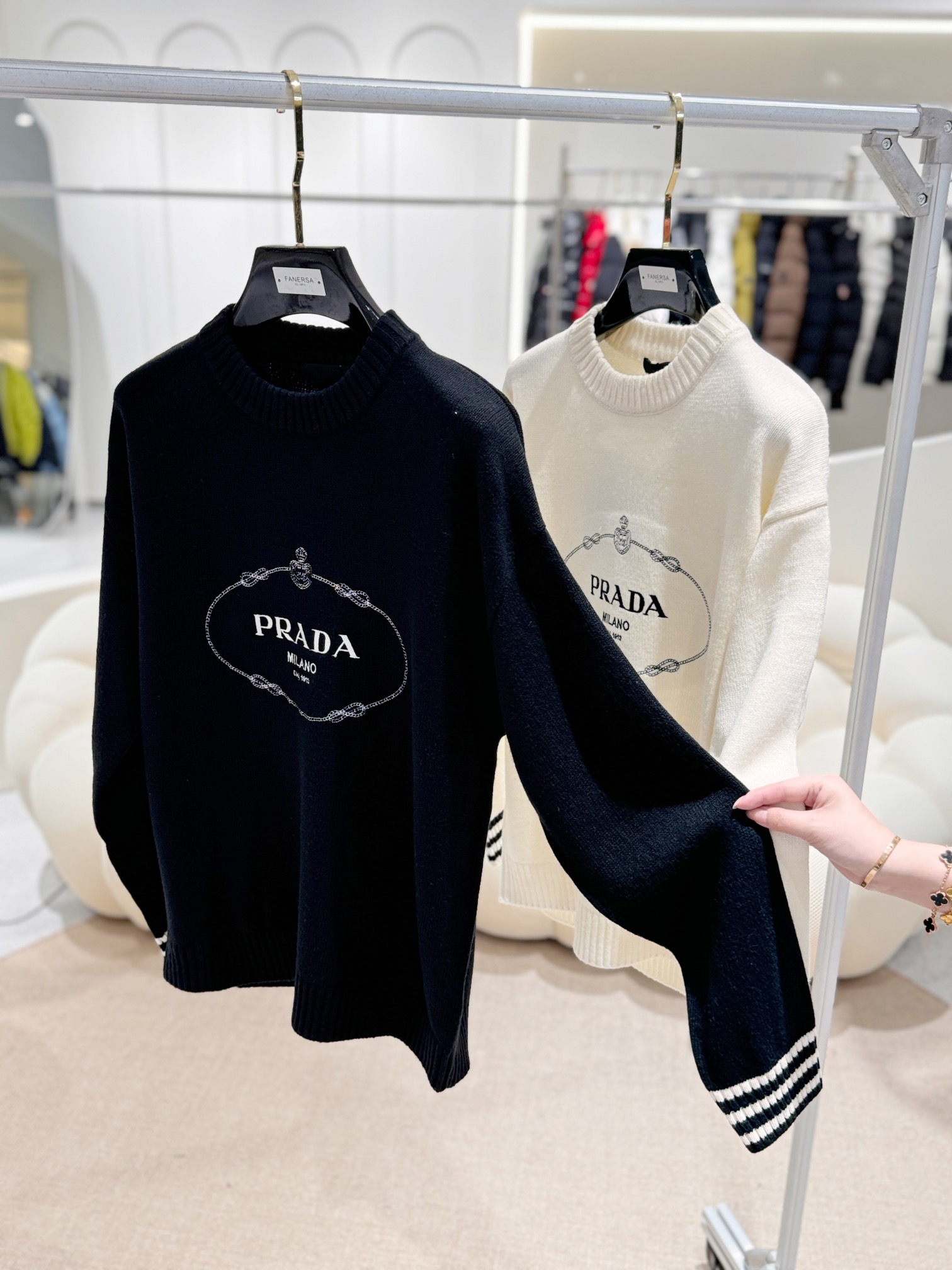 Image [4]-p620 Prada Prada ²⁰²⁴ Sweater Fall/Winter 2024 Latest Collection Original ⌚️ on ⌚️SIZE: M-3XL-High-fashion Bags