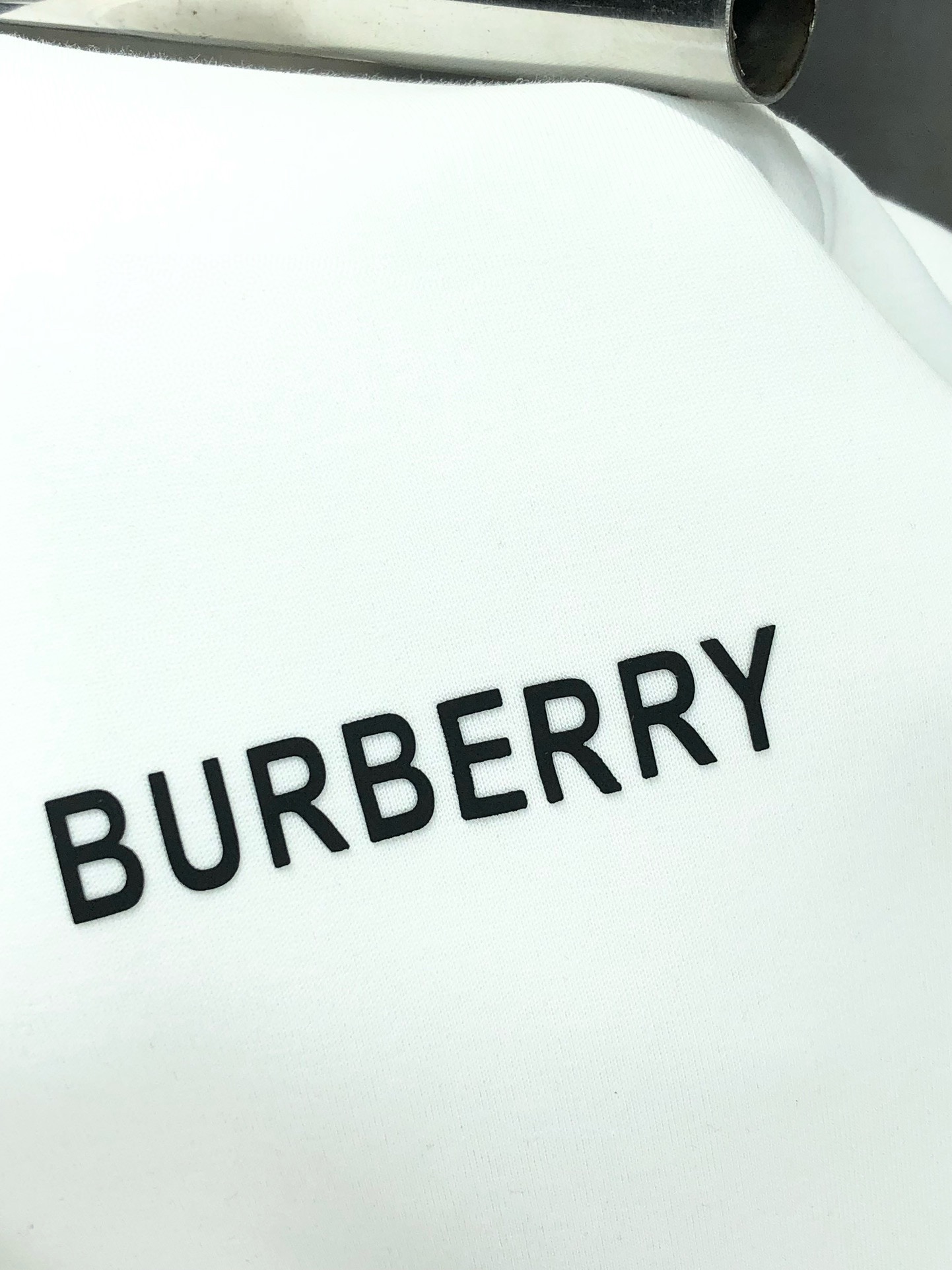 图片[4]-P740 Burberry博柏利 2024ss早秋最新款休闲夹克外套 高端品质
版型面料五金都是专柜1:1定制
面料是用的100%纯棉面料
logo采用品牌经典三角标装饰
时髦高端大气
身上帅气有型一点不拘束、采用优质进口纯棉材质上身超级舒适！搭配经典抽绳点缀整件超级酷炫上档次！上身不厚重尽显时尚个性气息！🌽
颜色:黑色  白色
码数:M-XXXL-高仿包包