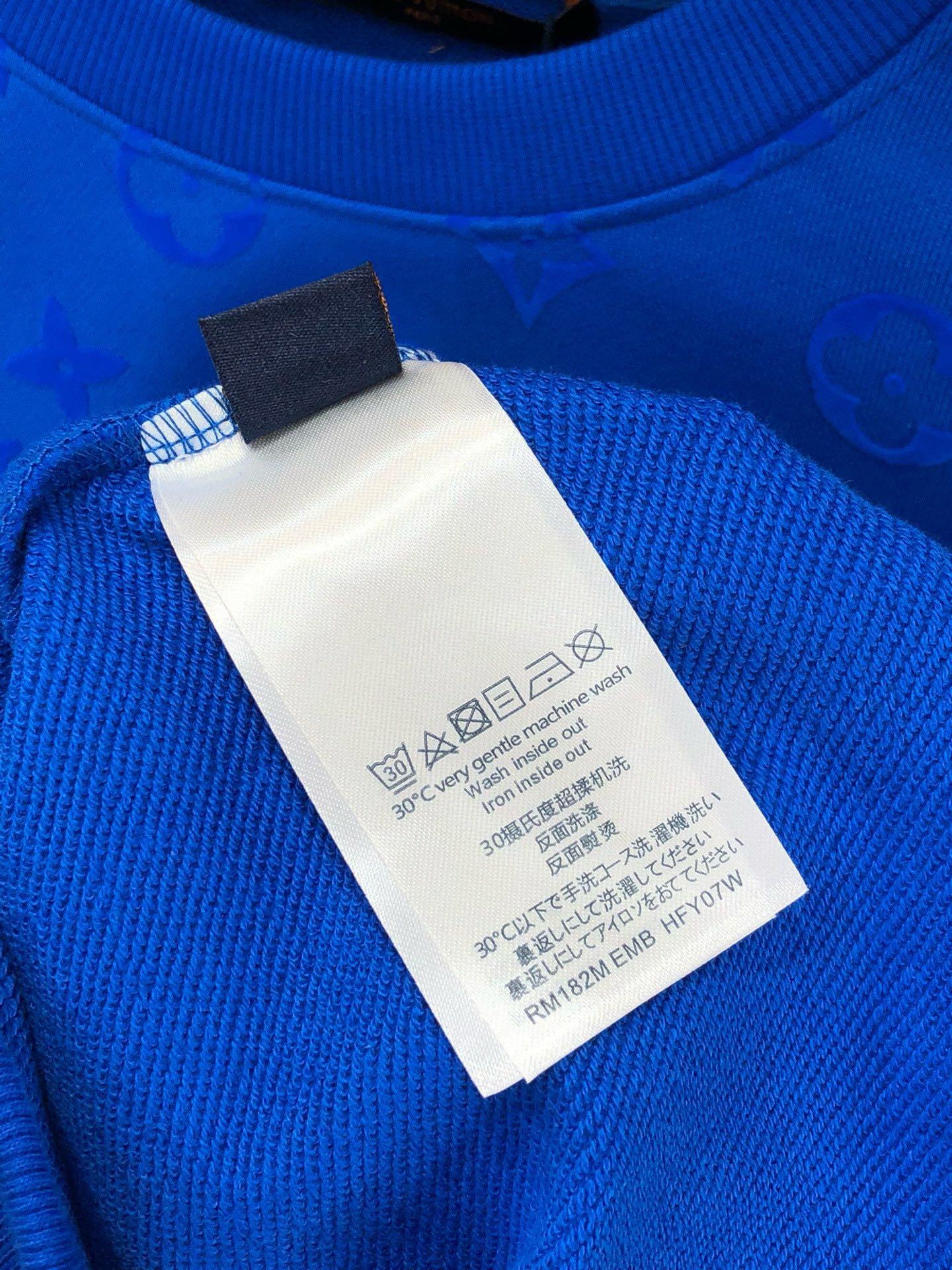 图片[6]-P540 LV 年度爆款 24SS秋季新款优质毛圈棉布休闲圆领长袖卫衣男女同款图案logo印花宽松落肩廓形套头卫衣衫！贸易公司渠道稀出同步官网发售！为庆祝品牌创立百年L家推出展现各个年代经典设计的特别单品品牌设计与流行文化相互影响交织《Aria-时尚咏叹调》系列追忆品牌往昔经典设计元素打造出多款单品！ 占领各大社交品牌封面主页的Pineapple系列卫衣精选客供定织100%水洗毛毡棉布制成底部排列有序的毛圈肌理绵实柔软非常有质感贴身着穿舒适度与透气排汗功效都相当出色不闷热更无扎刺感！对于日常搭配来说根本没有压力！衣身胸前焕新系Logo图案印花将经典元素加以现代风格重新演绎上身吸睛程度远远超过其他卫衣单品打造与众不同的时尚穿搭！OS廓形落肩的版型剪裁上身减龄显瘦男女皆可轻松驾驭！
颜色：黑色 灰色 橘色 蓝色 白色
尺码：M-3XL 178 145斤穿L 最大穿210斤-高仿包包