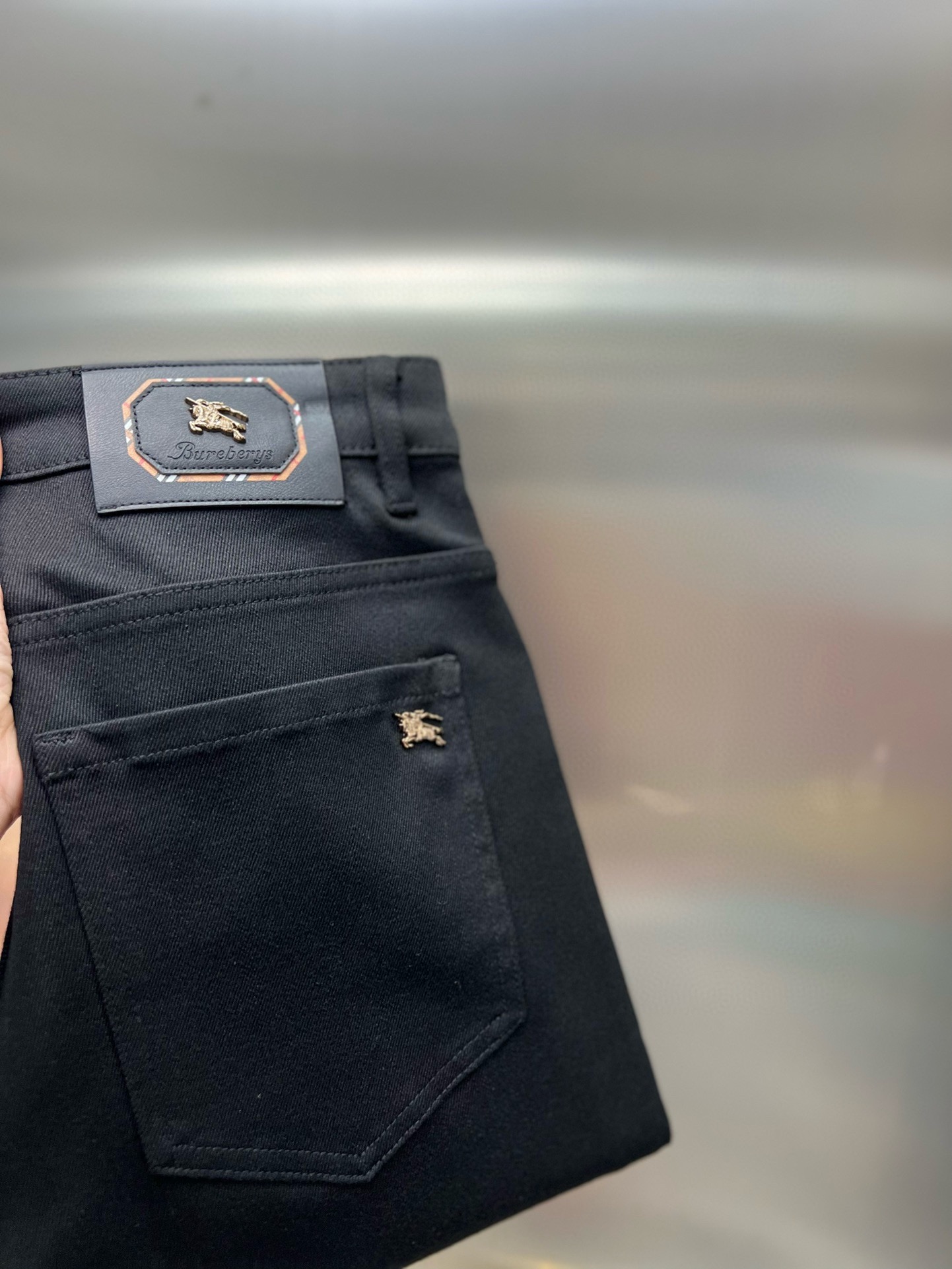 P560 Burberry Burberry 2024 fall and winter new three complete jeans Good goods do not need much introduction Look at the details Counter size: 29-36- high quality handbags