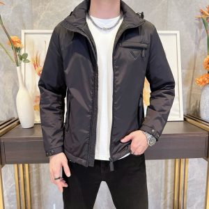 P820 Prada普拉达 2024ss秋冬新款爆款夹克外套时尚经典设计风格 款式新颖耐穿舒适不易变形版型修身时尚上身效果超赞码数M-XXXL 178 140斤穿L修身 最大穿190斤-高仿包包