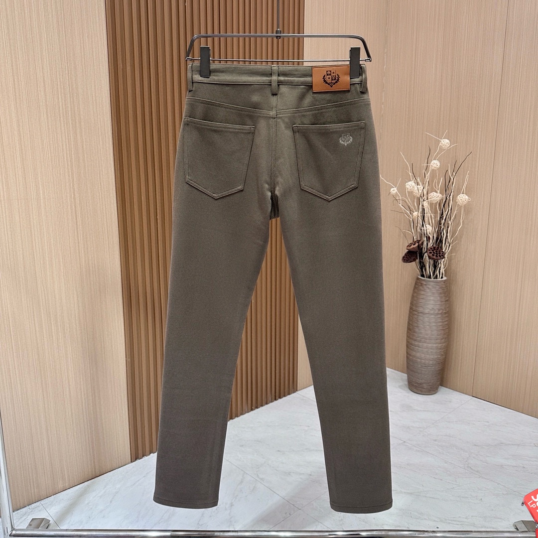 P480 Burberry 2024 fall and winter Asia counter collection of the latest models! High-end goods high-end custom-made Slim business casual pants suit pants original hardware daily business casual are fully applicable to the models on the body effect is super positive three-dimensional Slim hip leg line completely get to highlight the special cotton fabric containing Tencel! Belong to the type of color woven cotton! The texture is tight and delicate on the body is very comfortable and stylish and extremely wearable versatile very worth getting! Old customers must receive recommended! Size: 29-40