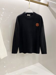 P600 爱马仕 毛衣 2024秋冬最新系列专柜1:1顶级复刻全品相！加厚款潮人必备单品！懂货的老铁赶紧下手面料：羊绒10%羊毛60%氨纶30%
尺码M~3XL-高仿包包